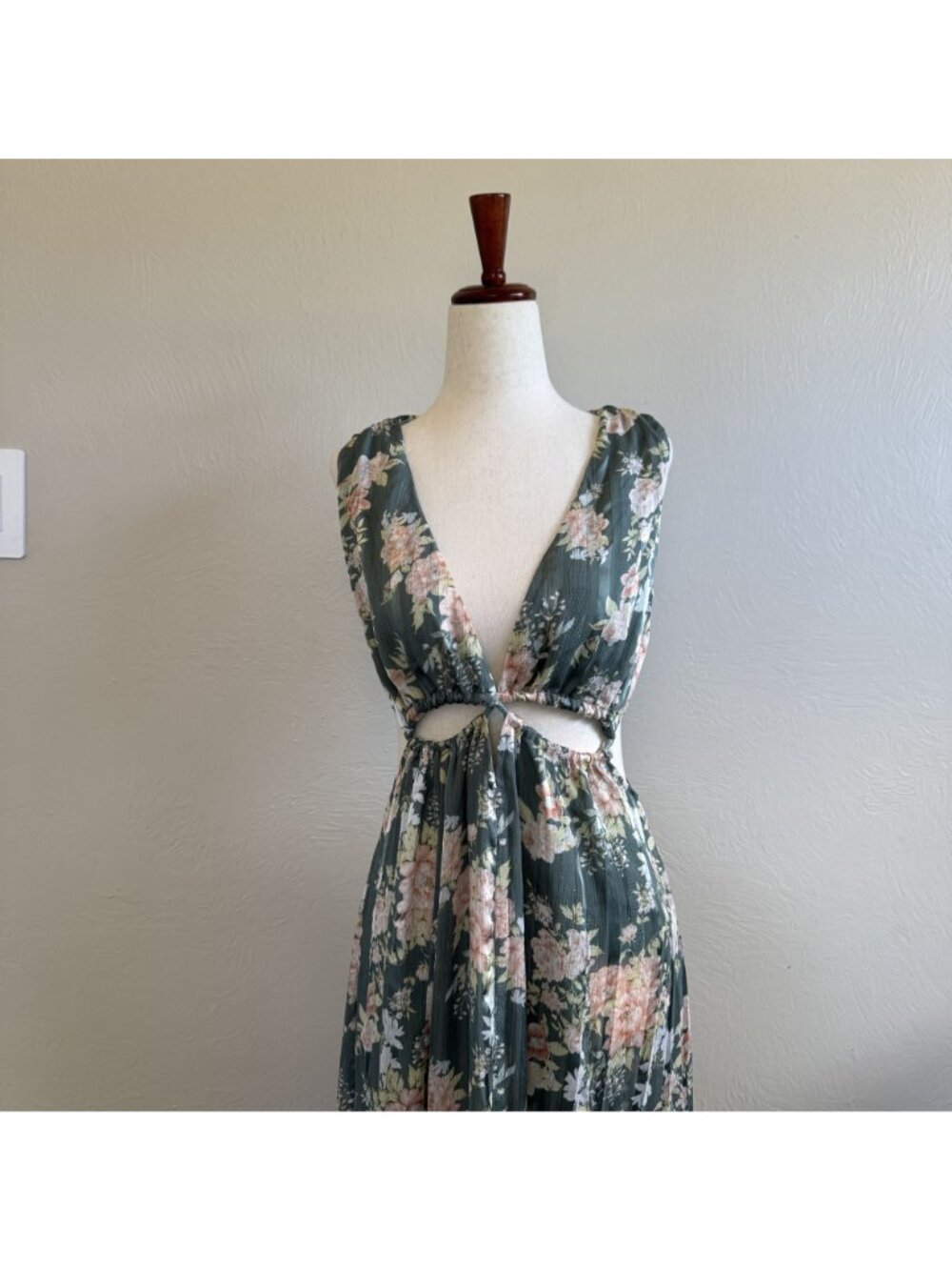 Hello Molly Floral Plunge Cutout Maxi Dress Sage Green Pink Wedding Guest Summer - Picture 6 of 9